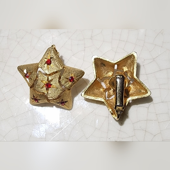 OOAK gold puffy stenciled star with red stars rhinestone clip on earrings - Picture 4 of 4